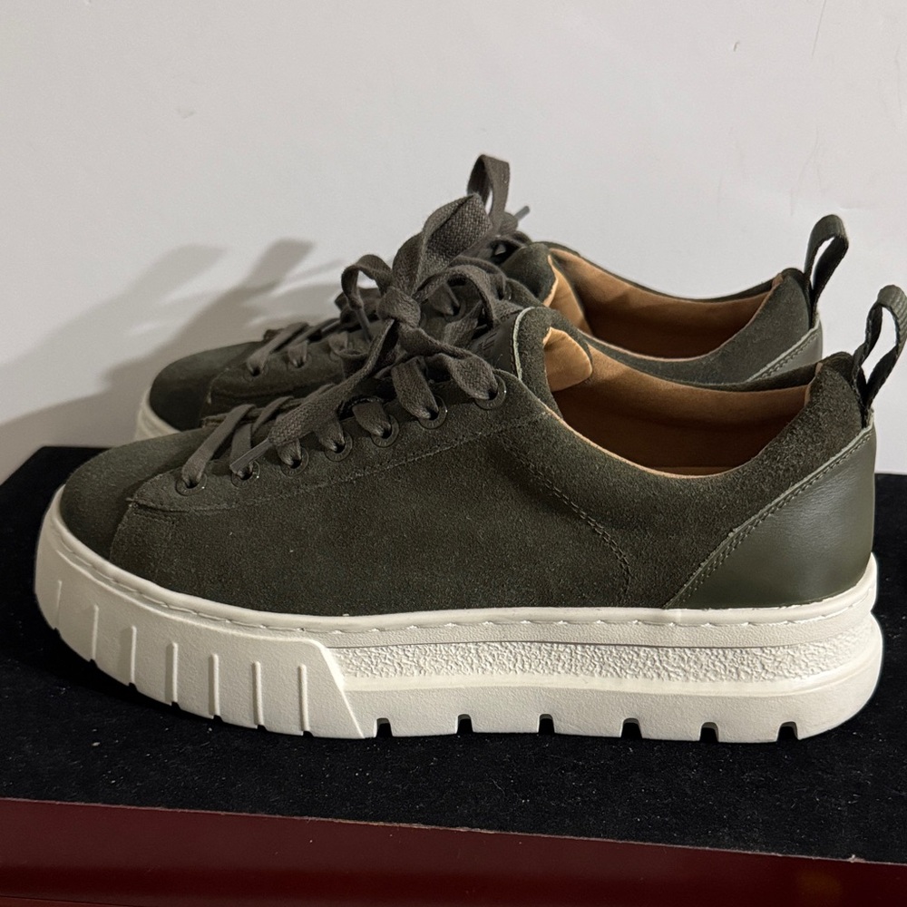 J/Slides NYC Roger Lace Up Low Top Sneakers in khaki suede size 9